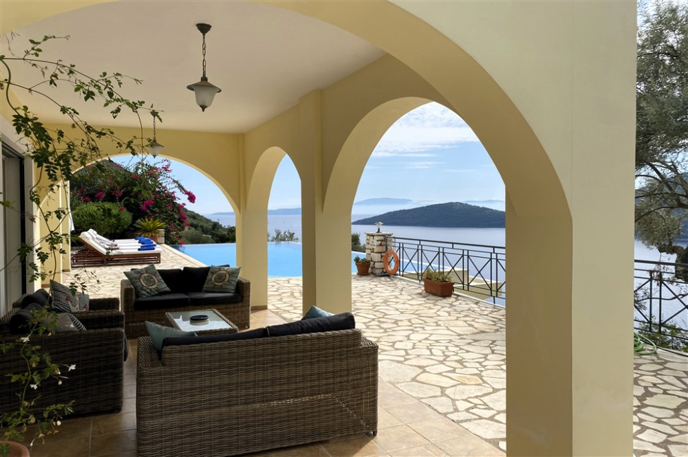 Poros Beach View Villa 04.jpg